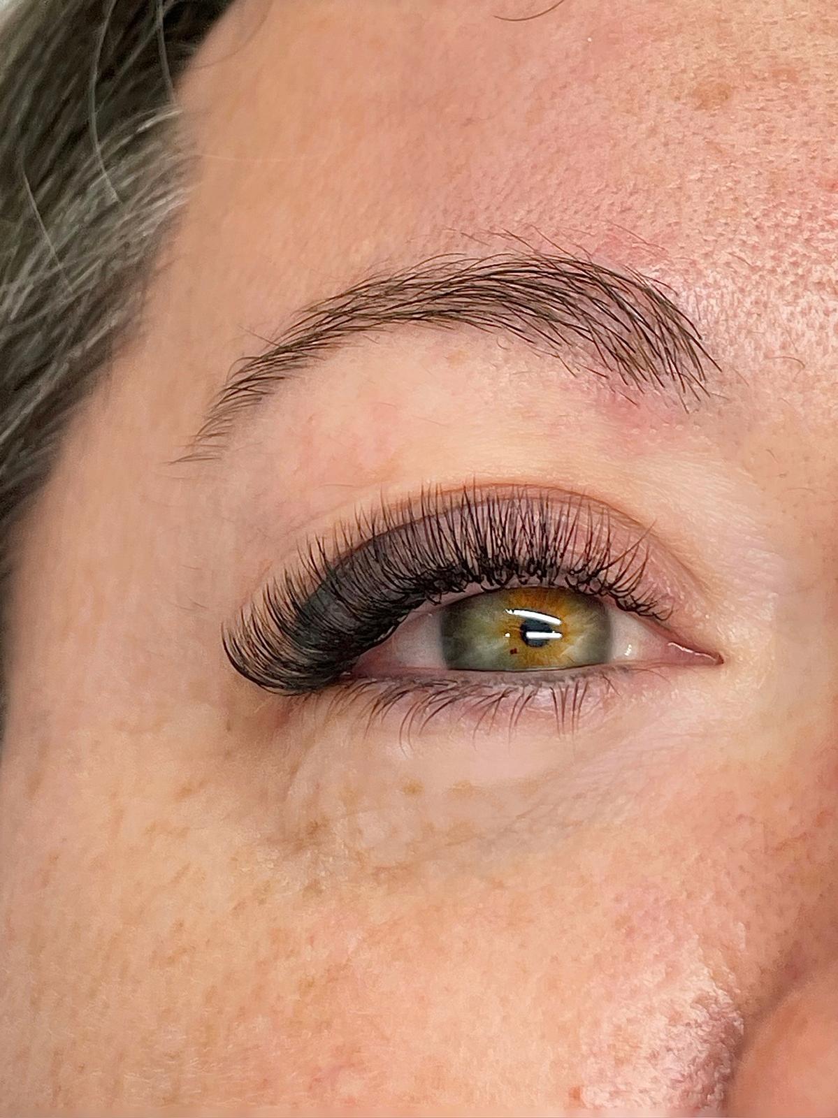 Volume mixte 2D par la fée des jolies, experte du regard et des extensions de cils