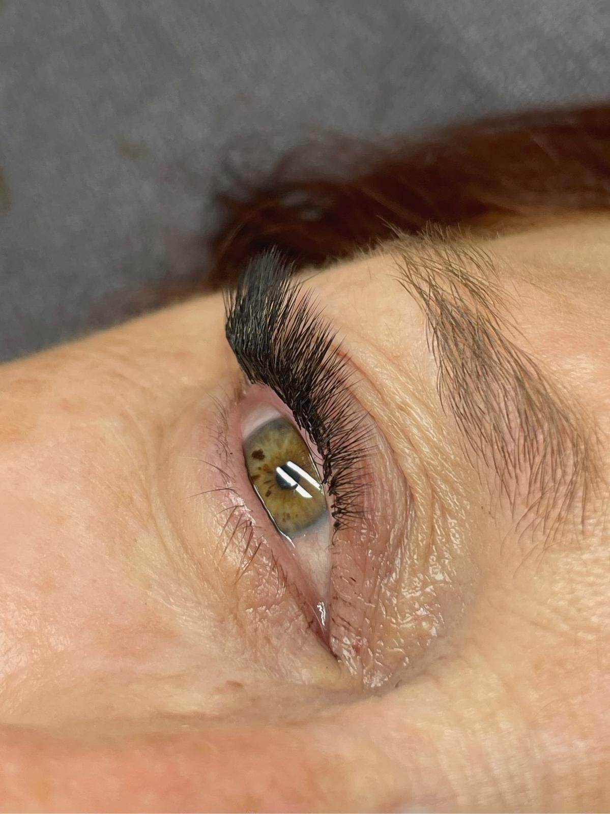 Extensions de cils Foxy courbure L, experte du regard en Aquitaine