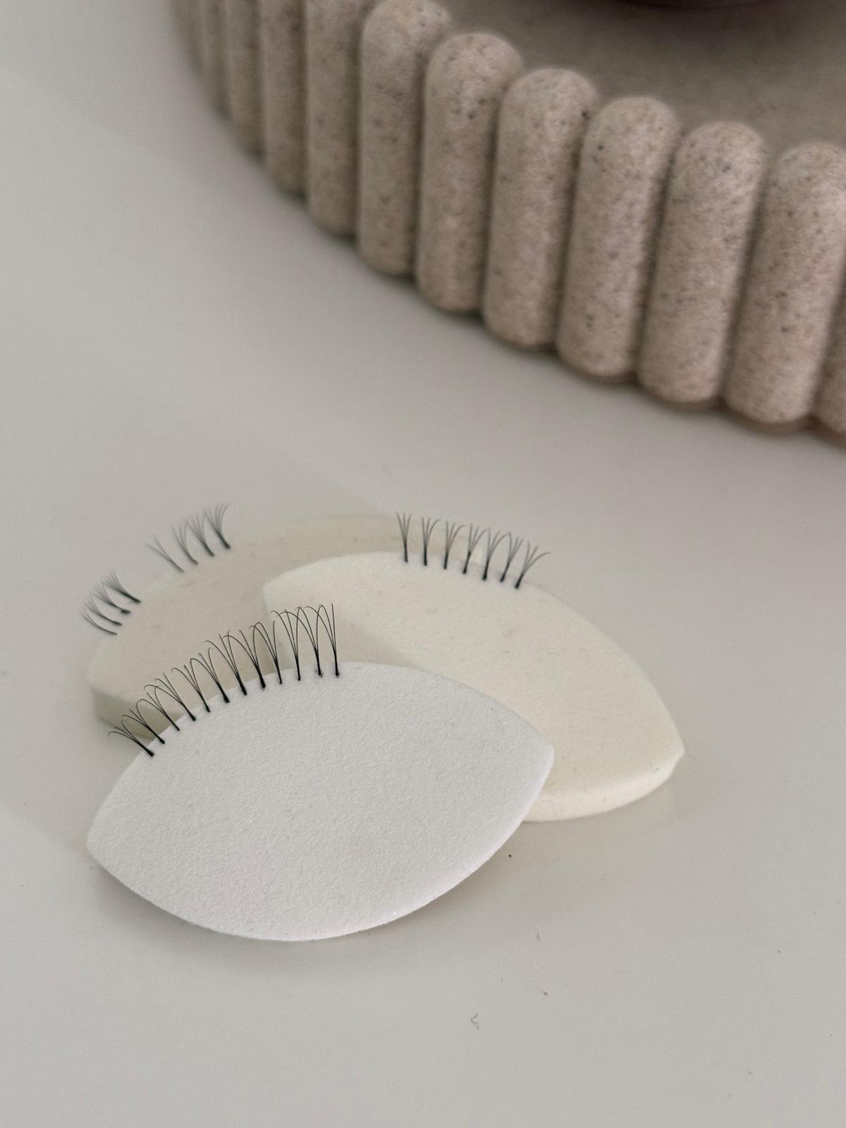 différents éventails de volume russe fait main lors des formations chez la fée des jolies