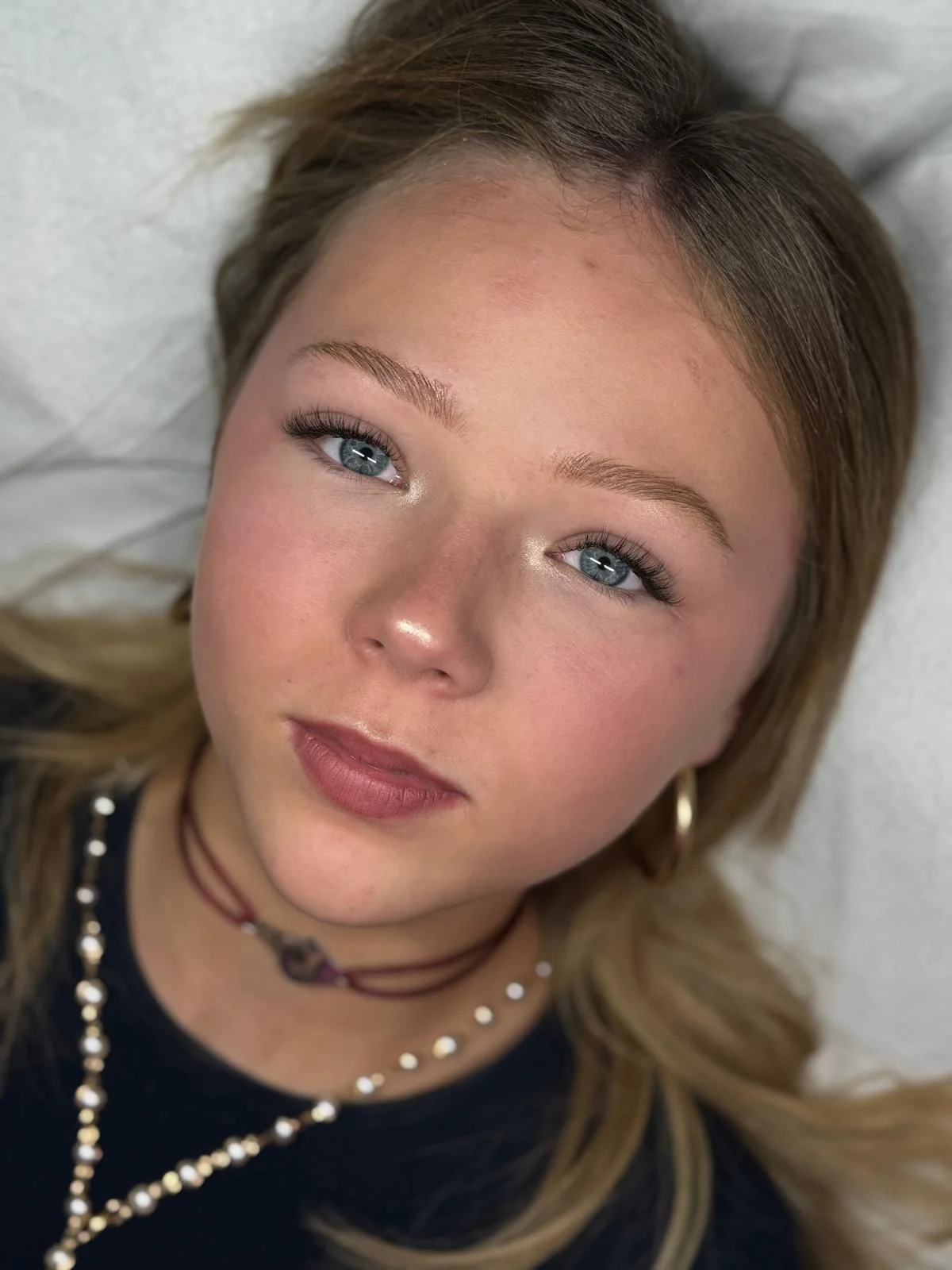 Modèle extension de cils en cil a cil pour formation cils tendance sur le barp en gironde